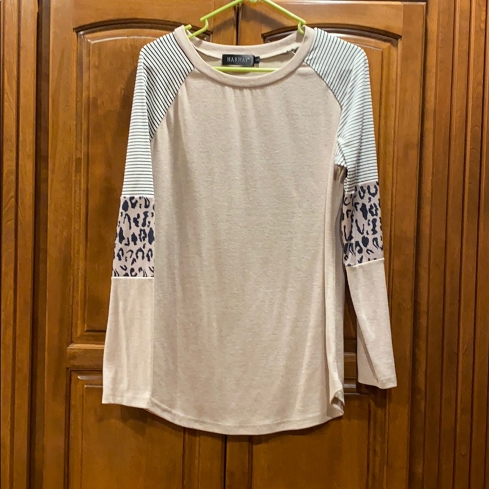 Boutique top - like new